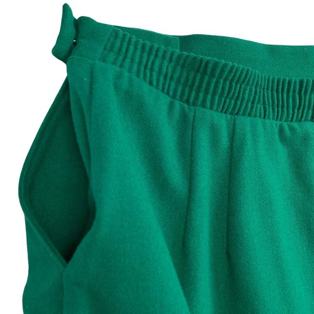 Vintage Kelly Green Wool Blend Pencil Skirt with Pockets made by TanJay Petites.